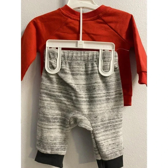 2 pc Toddler Boy 0-3 months Cat & Jack Santa Top & Bottom Set Red & Gray NWT - Picture 6 of 10